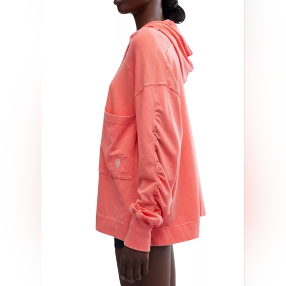 FP Movement Hot Shot Hooded Layer ~ Hibiscus ~ Medium - Picture 6 of 7